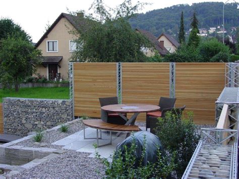 Eine terrasse ist bei schönem wetter so etwas wie ein wohnzimmer im grünen. Tipps für Ihre Terrassengestaltung inklusive Sichtschutz ...
