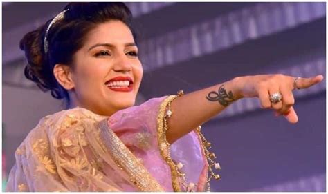 Haryanvi Bombshell Sapna Choudhary Flaunts Her Sexy Thumkas On Chhori Bindass Song During Stage