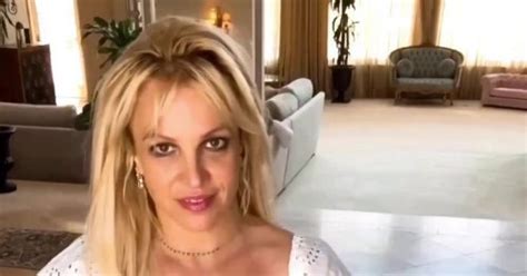 Britney Spears Ditches Bra And Clutches Her Boobs For Very Racy Dancing