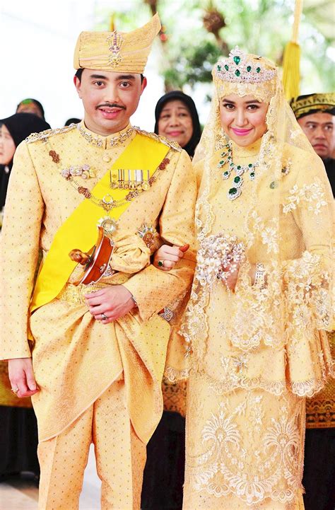 His birth sign is cancer and his life path number is 3. 25 Pernikahan Keluarga Kerajaan Termegah di Dunia