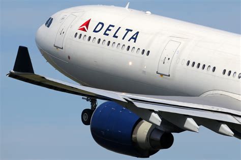 Flooded Toilets Could Have Caused The Autopilot Of A Delta Air Flight
