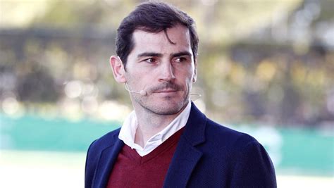 He has been married to sara carbonero since march 20, 2016. Iker Casillas to run for Spanish Federation president ...