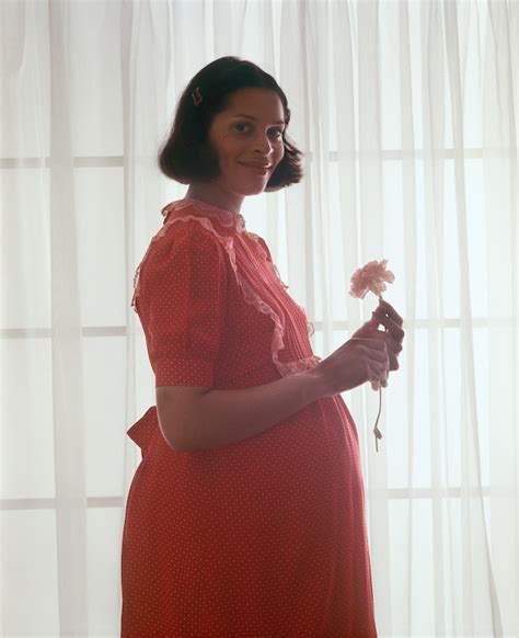 21 vintage maternity photos that prove we ve always loved documenting our pregnancies