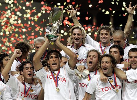 In questa competizione si affrontano le squadre vincitrici rispettivamente della champions league e. Albo d'oro Supercoppa Europea: le squadre con più vittorie ...