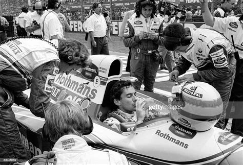 Brazilian Formula 1 Race Car Driver Ayrton Senna Is Surrounded By Foto Di Attualità Getty