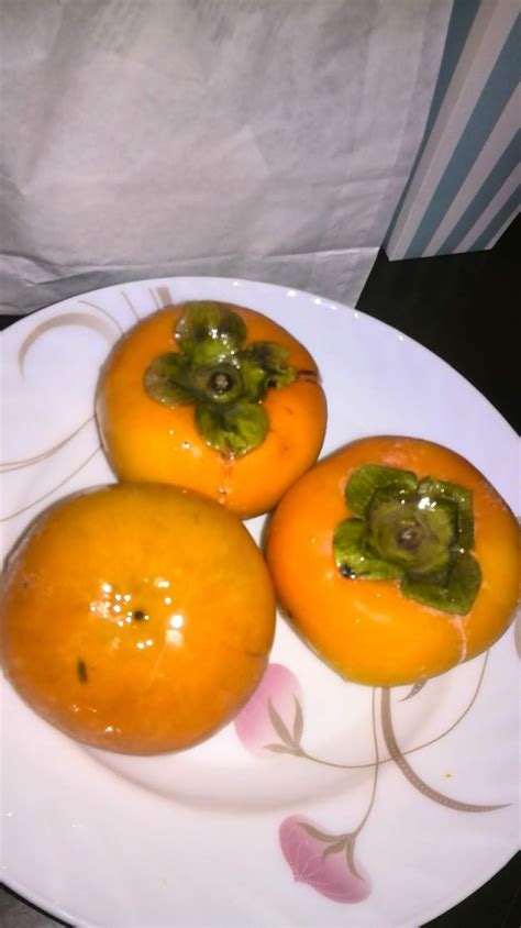 Walaupun asalnya dari asia tenggara, namun ia kini ditanam selain berkhasiat, pisang juga mudah diamalkan untuk dijadikan snek harian. namakucella: BUAH PISANG KAKI