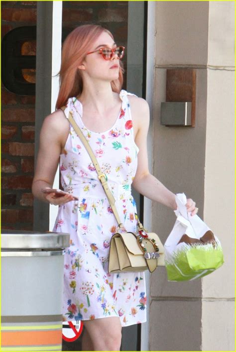 Elle Fanning Debuts New Pink Hair Color Photo 3704835 Elle Fanning Pictures Just Jared