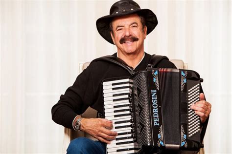 As a child, quim barreiros drank the musical teachings of the great minho tradition: Quim Barreiros