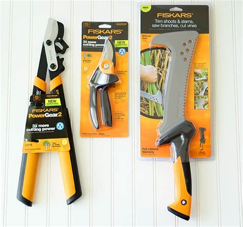 Discover the best garden tool set for your garden. Giveaway: Fiskars Garden Tools - Happiness is Homemade