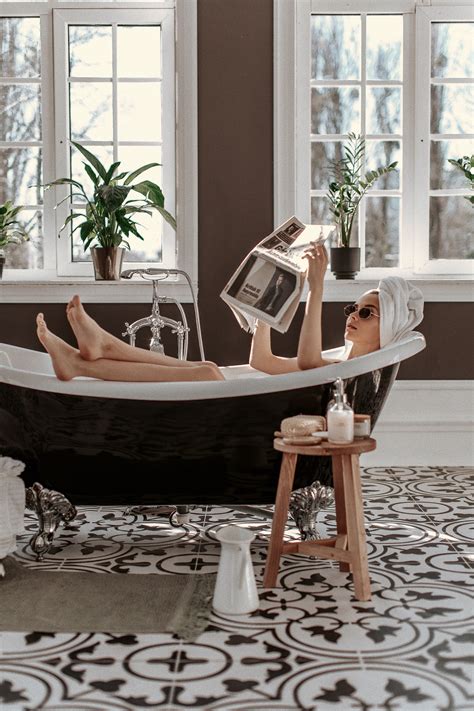 bathtub photography photography poses photoshoot themes photoshoot inspiration bath