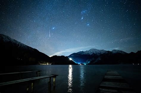 Da kommen die sternschnuppen in kontrast zum dunklen himmel (theoretisch) am besten zur geltung und die chance ist am größten, welche zu sehen. Viele Sternschnuppen am Himmel - Fotostrecke - WetterOnline