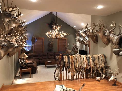 Pin By Denise Clegg On Hunting Trophy Room Ideas Hunting Decor Living