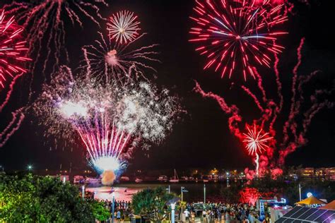Australia day is about celebrating the contribution that everyone makes to our nation, from now in its 25th year, the 2021 australia day address will be delivered by shane fitzsimmons afsm at the. Australia Day Gold Coast Events 2021, Broadwater Fireworks ...