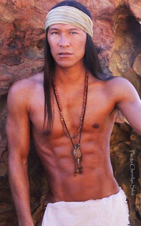 Tribal Male Beauty In Amerikaanse Indianen Mannen Mannenmode
