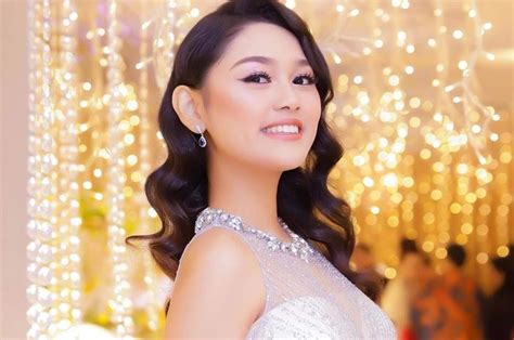 5 Outfit Kondangan Charming Princess Megonondo Miss Indonesia 2019