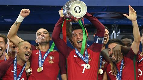Pepe Kami Hadirkan Gelar Euro 2016 Untuk Cristiano Ronaldo