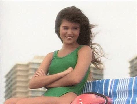 And Looks Flawless While Doing So 40 Reasons Kelly Kapowski Is The