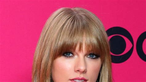 Behold The Eye Makeup Taylor Swift Wore To Perform Around A Bunch Of