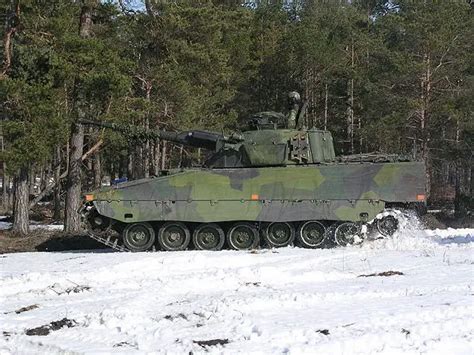 cv90 cv9040 ifv infantry fighting vehicle tracked armored sweden swedish army light armoured