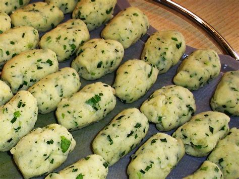 Osttiroler schlipfkrapfen schlipfkrapfen aus osttirol werden mit gekochten kartoffeln und frischen kräutern gefüllt und mit einer herzhaften portion würzigem käse bestreut serviert. Heimische „Koscht" ist schon über Osttiroler Grenzen ...