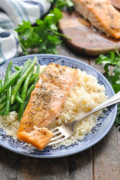 Oven baked salmon fillets are perfect for a weeknight dinner as well as any special occasion. Baked Salmon Fillet | RecipeLion.com