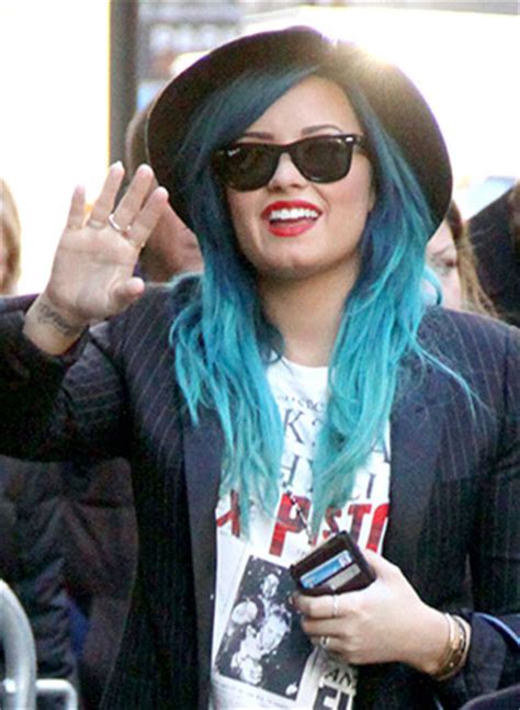 Celebrities · 1 decade ago. Sunglass Style: Demi Lovato