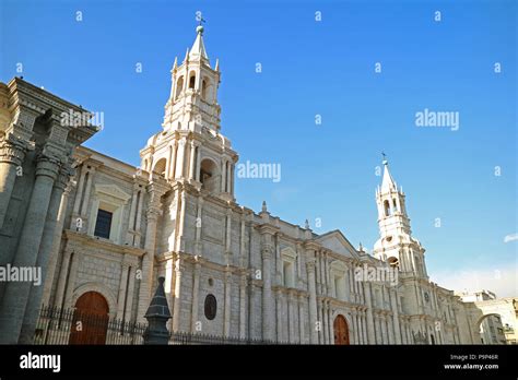 Basílica Catedral De Arequipa El Famoso Punto De Referencia En La