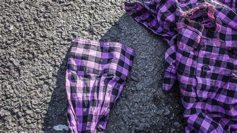 But its important to keep in mind that your skin may become further irritated with these methods, and an allergic reaction is always possible. How To Make a Tourniquet From a Shirt Sleeve To Stop ...