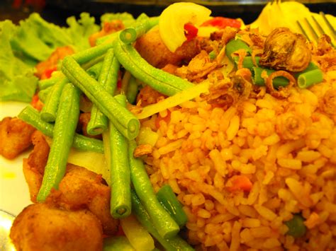 Di sini pemain hanya perlu mencari resep untuk membuat nasi goreng dengan berbagai aneka, seperti contohnya nasi goreng seafood. Nasi Goreng Ayam Kunyit | Fried Rice. Tasty looking? | Flickr
