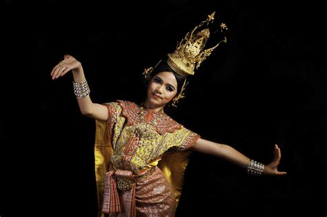 Thai Traditional Dancer Photo Nattanan726shutterstock
