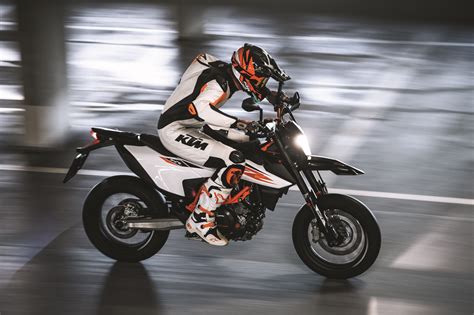 Fully adjustable rebound and compression. 2019 KTM 690 SMC R Motorcycle UAE's Prices, Specs ...