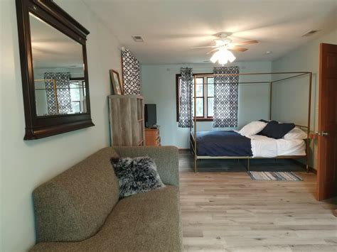 The Cozy Nest - A Lakeside Retreat - with hot tub! - Cottages for Rent