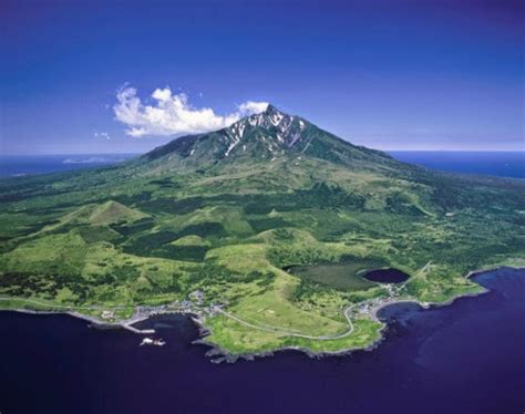 Gempa bumi besar terakhir besarnya 9,0 atau lebih besar adalah 9,0 magnitudo yaitu gempa di jepang pada tahun 2011 , dan itu adalah gempa jepang terbesar sejak pencatatan dimulai. 10 Fakta Unik Sekaligus Mengejutkan Tentang Jepang