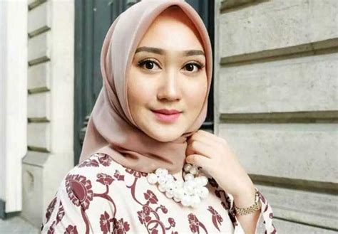 tutorial jilbab segi empat ala oki setiana dewi ragam muslim