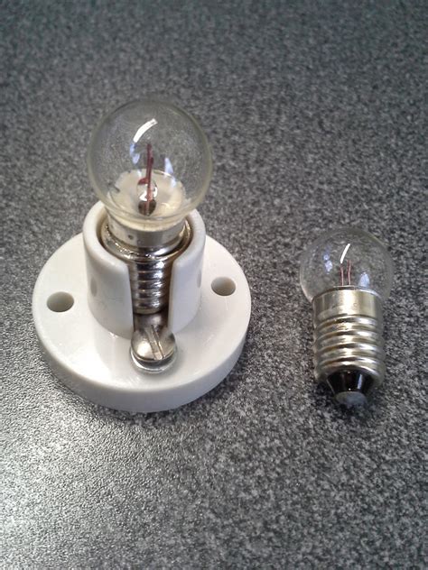 Miniature Lamps Light Bulbs 25v 03a E10g11