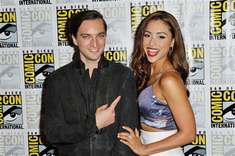 Richard Harmon And Lindsey Morgan Sdcc 2016 The 100 Cast It Cast