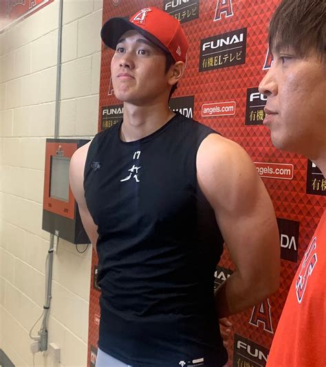Shohei Ohtani Watch Shohei Ohtani Flexes His Muscles In The Gym
