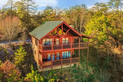 For families, we offer 3 bedroom pigeon forge cabins and larger cabins to bring the whole family along. Pigeon Forge log cabin with 3 bedrooms | FlipKey