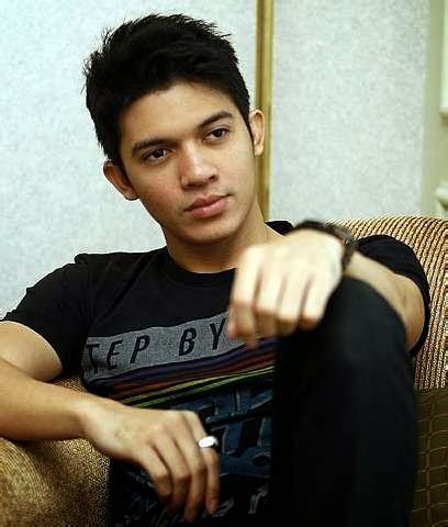 He has two younger brothers, hafiz and andhika. 7 artis paling ganteng di Indonesia