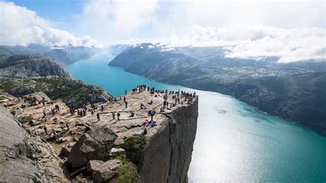 Entering norway by car, you will see signs saying norge. Klimat Preikestolen - Snö säker • Bästa tiden att åka • Väder