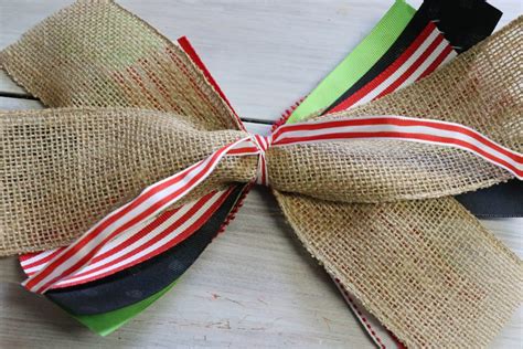 This bow is ideal for adding to a gift box! How to Make a Bow the SUPER EASY Way - Re-Fabbed