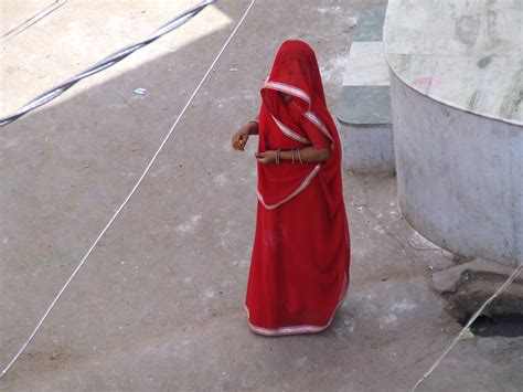 무료 이미지 소녀 여자 빨간 레이디 민족의 미술 문화 사리 인도 옥수수 평상복 후드가 달린 2592x1944 976674 무료 이미지