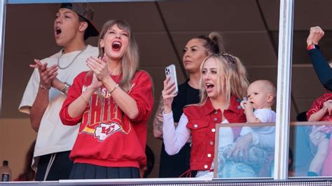 Taylor Swift Cheers On Travis Kelces Chiefs Alongside Brittany Mahomes Wdny