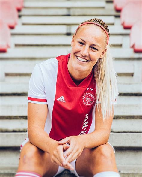Wil je als eerste bericht ontvangen wanneer nieuwe ajax shirts verkrijgbaar zijn? Ajax vrouwen voetbalshirt 2020-2021 - Voetbalshirts.com