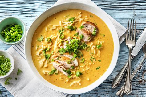 Chicken laksa is one of the most popular curry soup dishes throughout south east asia. Fragrant Chicken Laksa with Green Peppers and Noodles ...