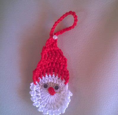 Un'idea carina per decorare la tavola durante pranzi e cene, nonchè un bel pensiero da donare ai commensali (che potranno poi utilizzarlo come decorazione per l'albero). addobbi natalizi all'uncinetto - Feste - Natale - di I ...