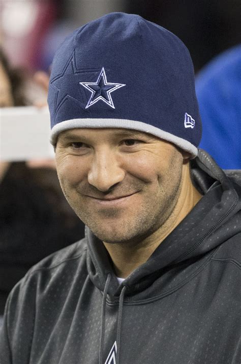 Tony romo is 40 years old (21/04/1980) and he is 187cm tall. Tony Romo - Wikipedia