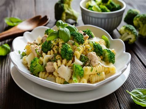 Receta saludable de pasta con pollo y brocoli