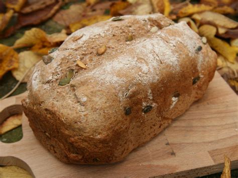 Speltbrood-met-pompoenpitten- broodbakmachine Bread Recipes Baking