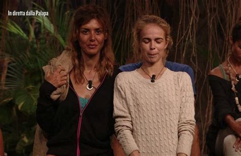 Ci vediamo tutti su canale 5 #isola pic.twitter.com/icos57vnoo. Isola dei Famosi, nominati: chi c'è in nomination stasera ...